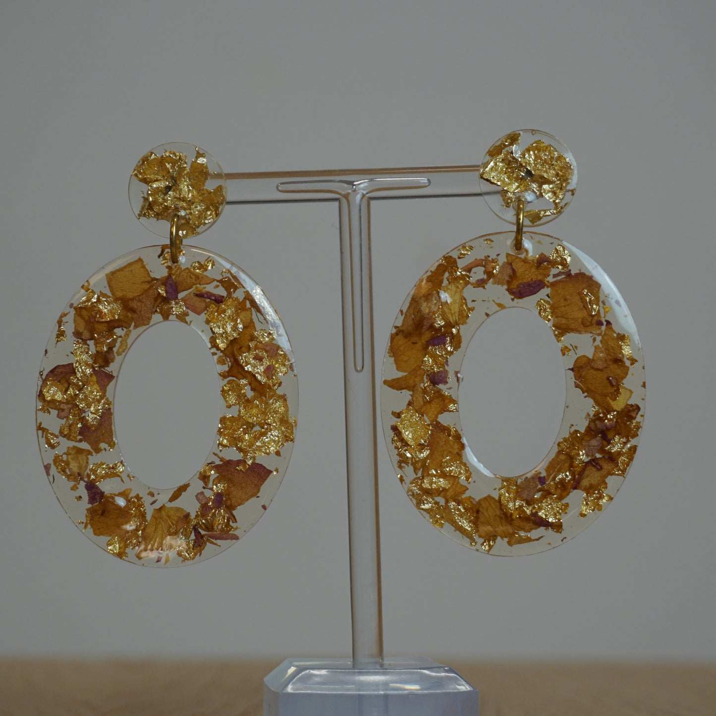 Eris gold flower - Resin Earrings