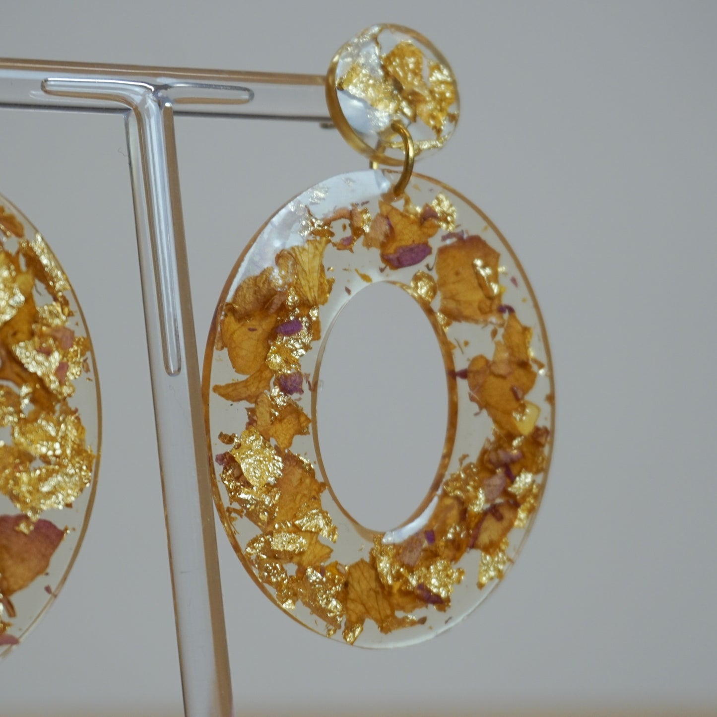 Eris gold flower - Resin Earrings